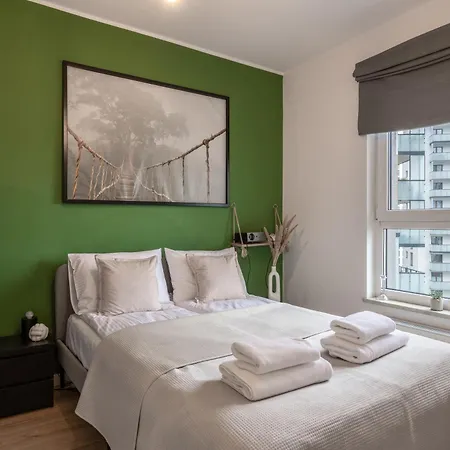 Lily - Coworking, Gym, Indoor Playground & Pet Friendly Daire