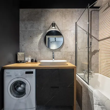 Lily - Coworking, Gym, Indoor Playground & Pet Friendly *