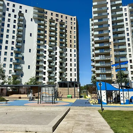 Lily - Coworking, Gym, Indoor Playground & Pet Friendly *