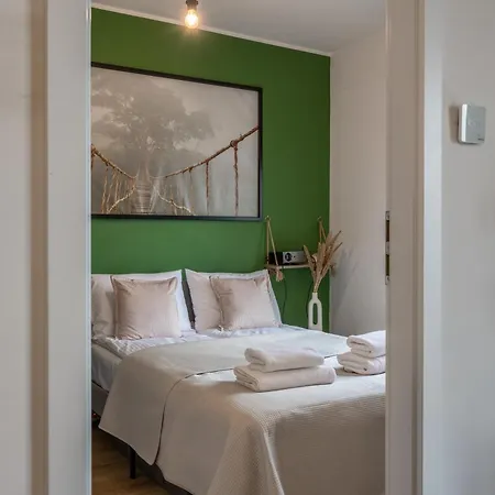 Lily - Coworking, Gym, Indoor Playground & Pet Friendly *